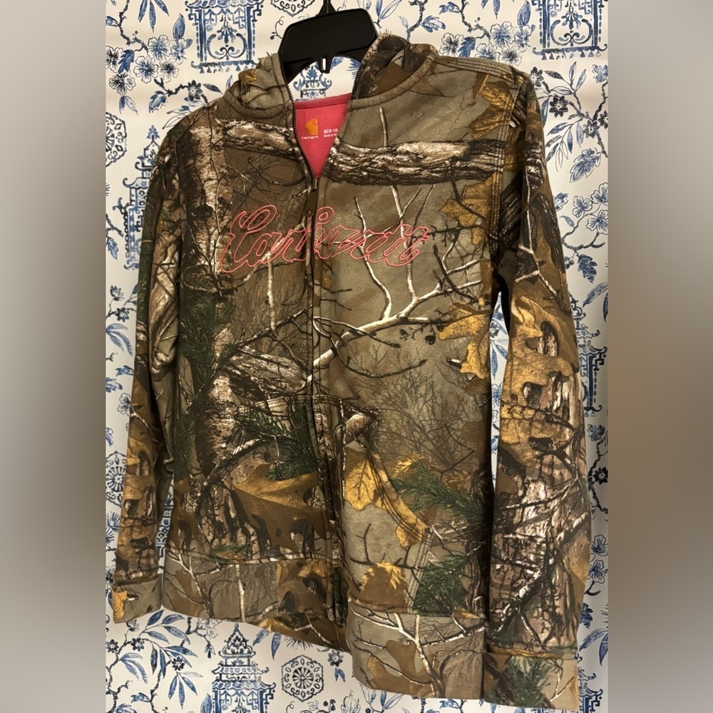 *Vintage* Women’s size medium, 90’s pink-camo carhartt zip up